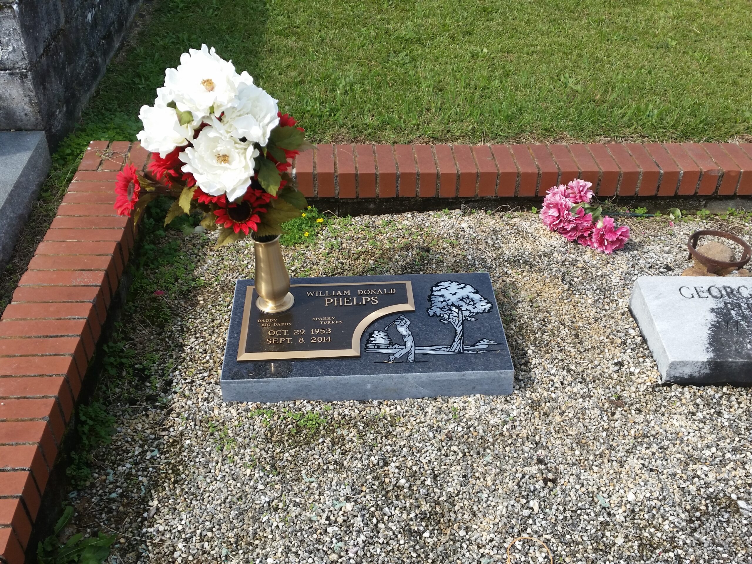 20151013_122148 flat grave marker with bronze vase
