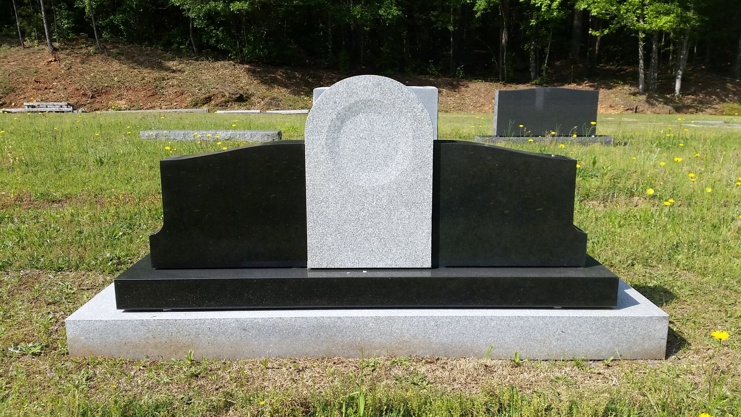 black and grey companion monument