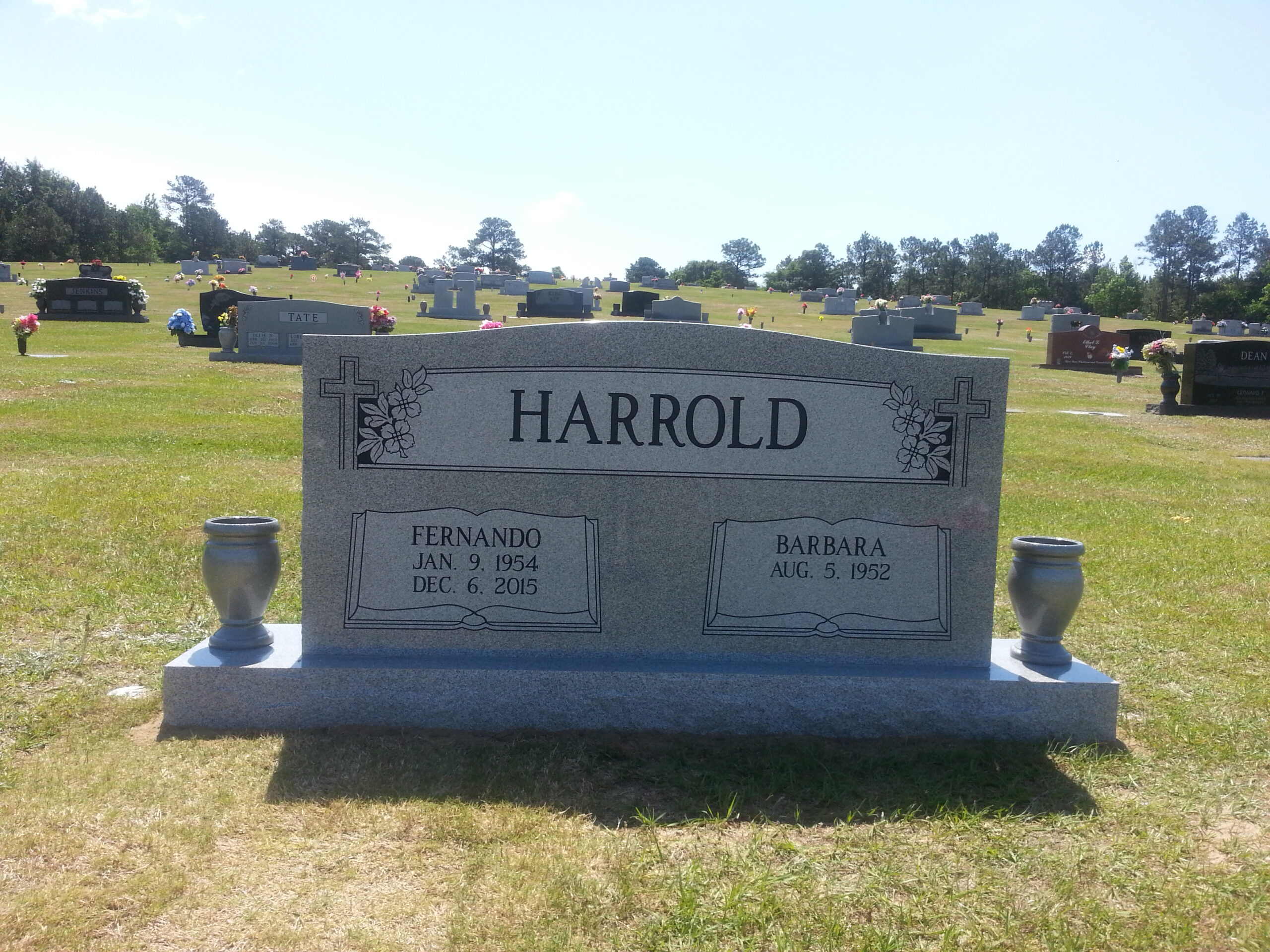 double monument with vases