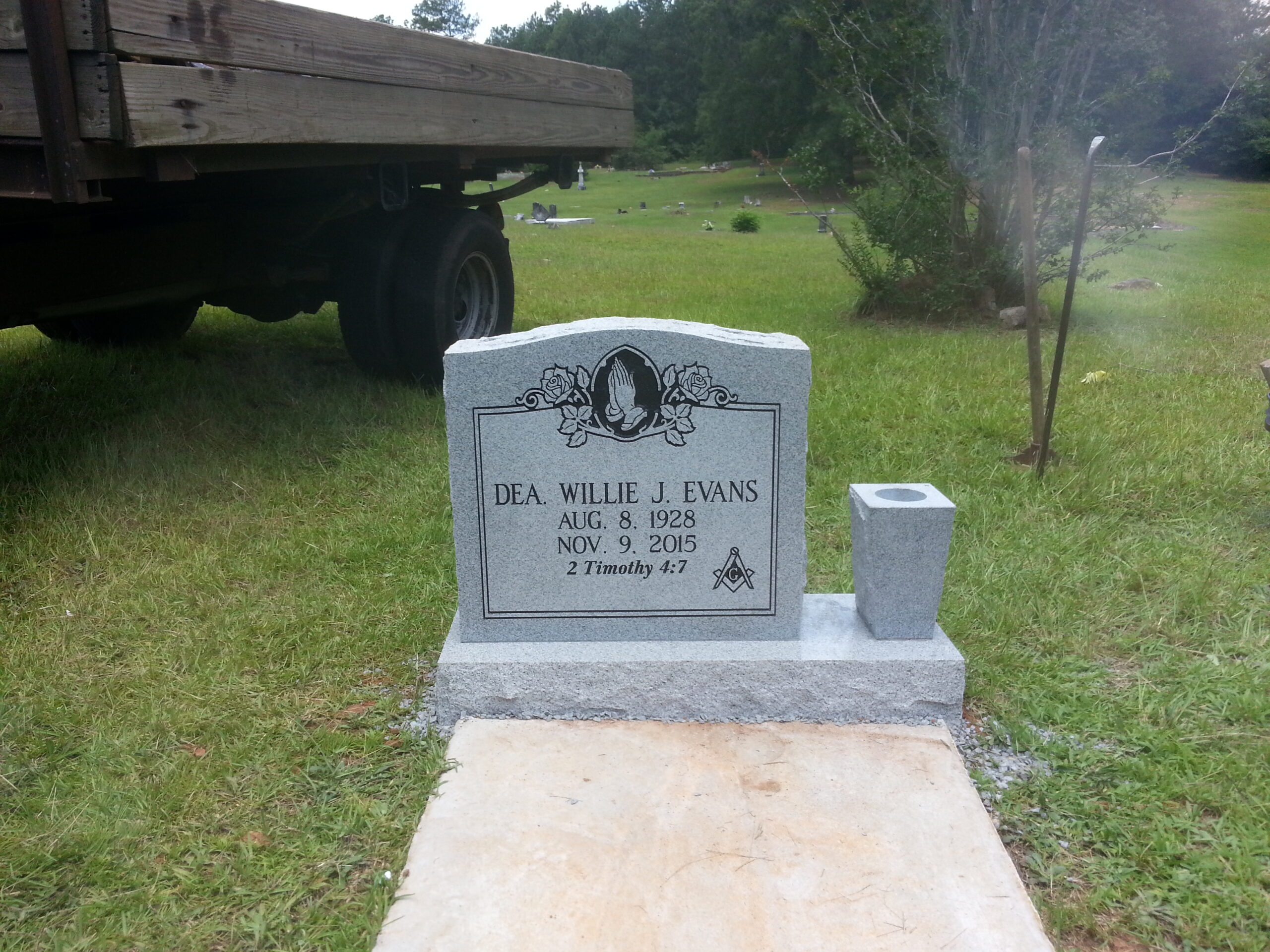 20170720_134025 single headstone with vase